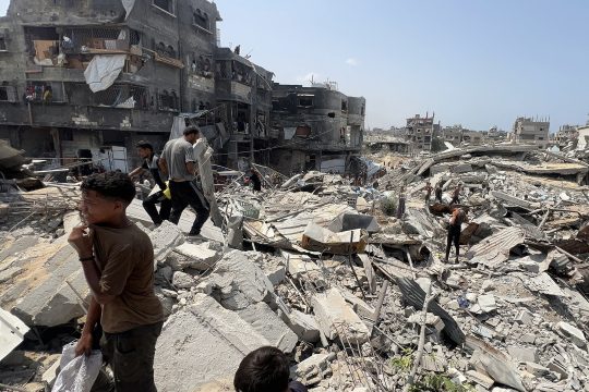 Zerstörungen in der Stadt Jaleb im Norden des Gazastreifens nach israelischen Angriffen am Samstag