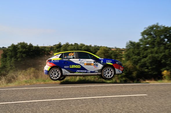 Tom Heindrichs und Jonas Schmitz gewinnen den vierten Lauf des ADAC Opel Electric Rally Cups bei der Saarland-Pfalz-Rallye