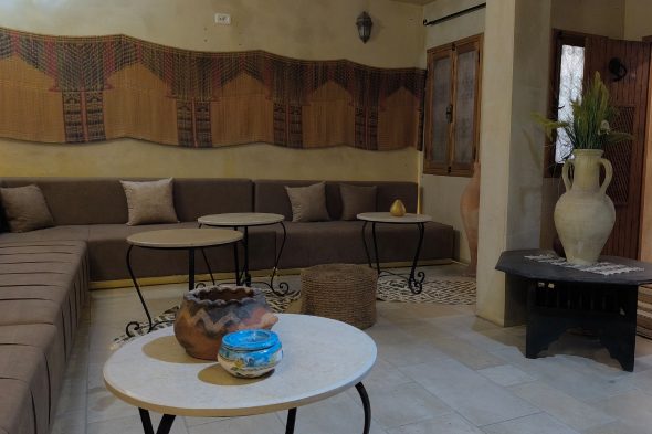 Empfangsraum des Hotels mit Sitzecke