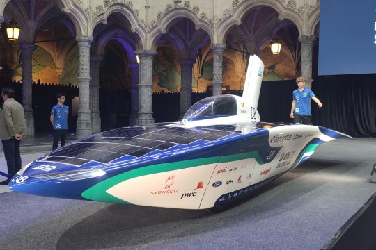 "Infinite Apollo", das elfte Solarauto vom Innoptus-Solar-Team