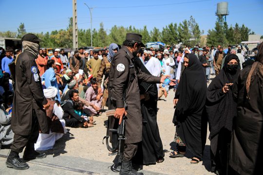 Taliban und aus dem Iran abgeschobene Afghanen am 4. August 2025