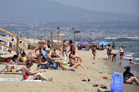 Strand von Catania auf Sizilien