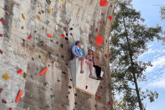 TV-Interview an der Kletterwand an der Freiherr-von-Korff-Brücke in Born