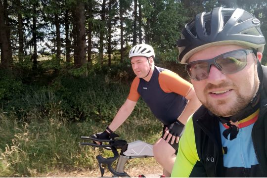 Manuel Braun und Jérôme Dreesens auf dem Fahrrad