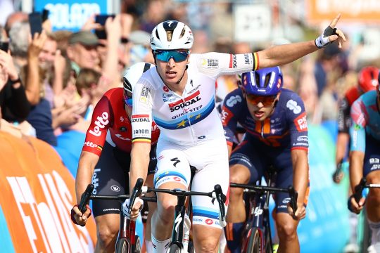 Tim Merlier gewinnt die Eröffnungsetappe der Renewi-Tour