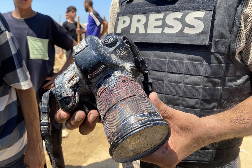 blutbefleckte Kamera der getöteten palästinensischen Foto-Journalistin Mariam Dagga
