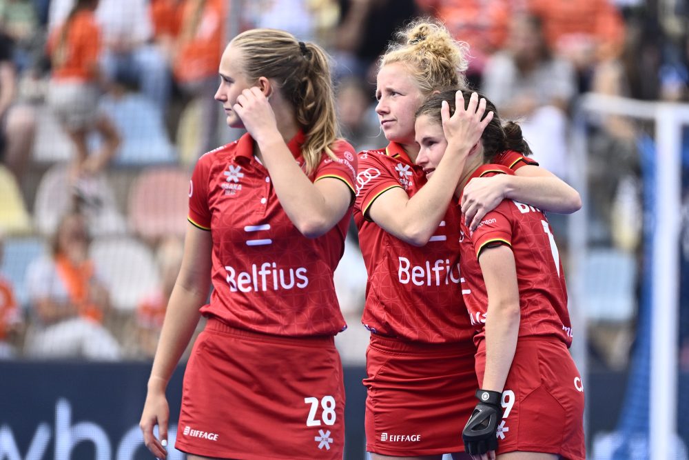 Enttäusche Spielerinnen nach dem verlorenen kleinen Finale