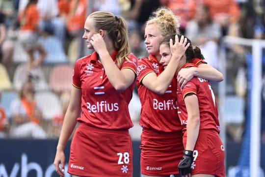 Enttäusche Spielerinnen nach dem verlorenen kleinen Finale