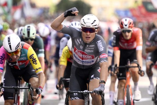 Jasper Philipsen sprintet zu zweitem Etappensieg