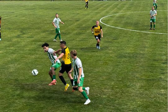 Zweikampf im Derby zwischen Raeren Eynatten und dem RFC Union Kelmis