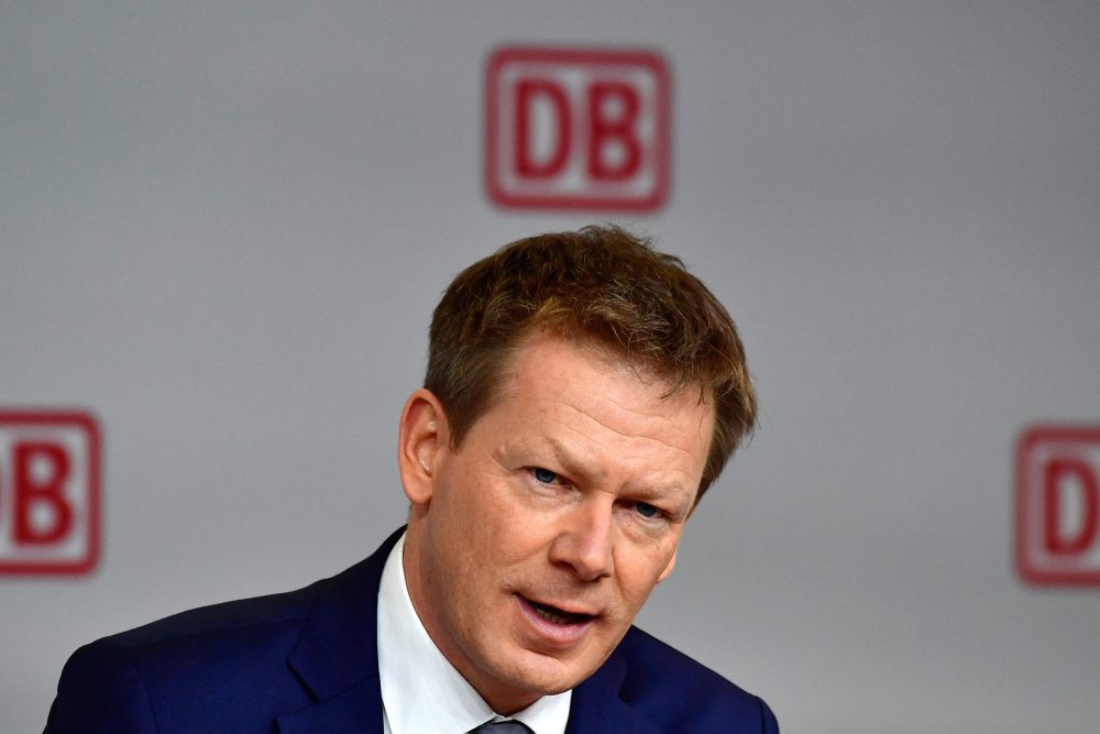 Richard Lutz bei einer Pressekonferenz der Deutschen Bahn