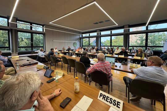 Versammlung in Roetgen wegen Standortwahl des Raerener Windparks