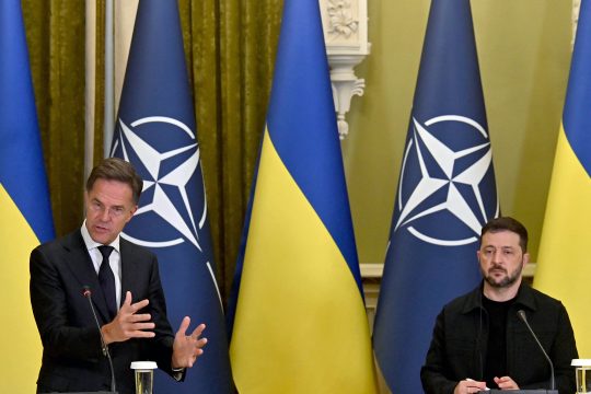 Nato-Generalsekretär Mark Rutte und der ukrainische Präsident Wolodymyr Selenskyj bei der Pressekonferenz