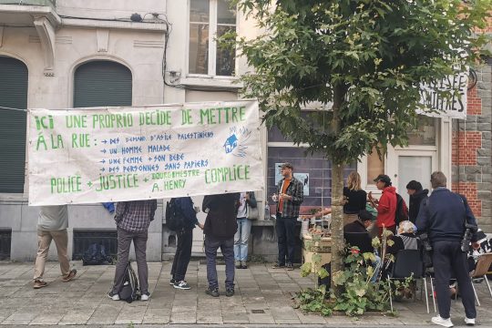 Proteste bei der Räumung eines besetzten Hauses durch die Polizei