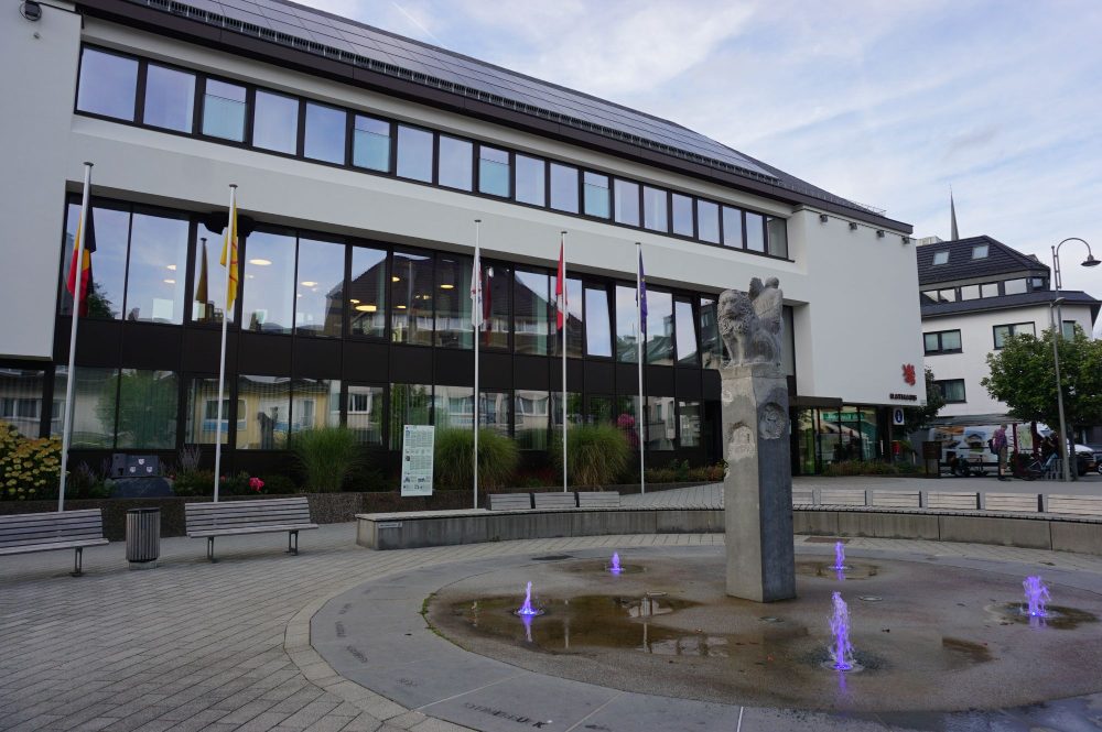 Das St. Vither Rathaus (Bild: Stephan Pesch/BRF)