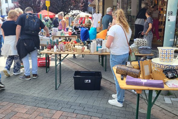 Stände auf dem Sommer-Trödelmarkt in St. Vith