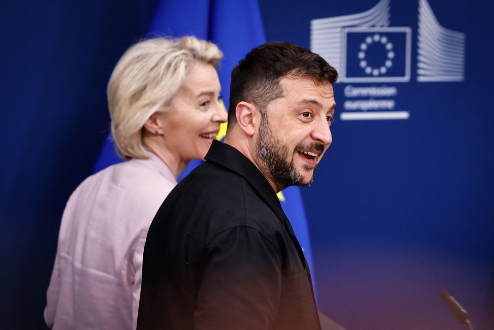 EU-Kommissionschefin Ursula von der Leyen und der ukrainische Präsident Wolodymyr Selenskyj am Sonntag in Brüssel