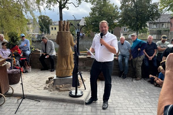 Bürgermeister Thomas Lennertz bei seiner Rede