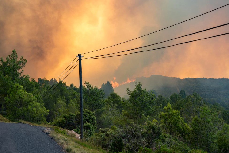 Waldbrand bei Ribaute in Südfrankreich