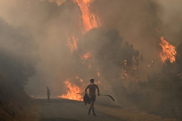 Waldbrand in der nordwestlichen spanischen Provinz Ourense am 13. August 2025
