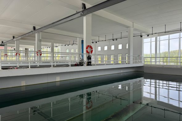 Großes Becken in der Trinkwasseraufbereitungsanlage der Eupener Wesertalsperre