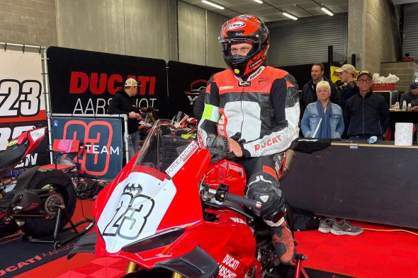 Patrick Thoussaint konzentriert sich vor dem Start des Rennens