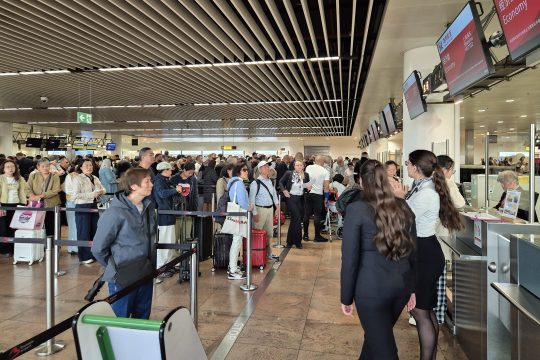 Check-In im Brüsseler Flughafen am Samstag