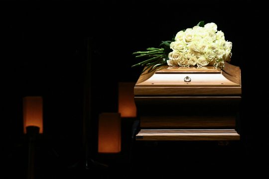 Der Sarg von Giorgio Armani