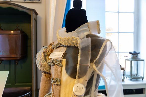 Theaterkleidung der Ausstellung im Couven-Museum Aachen