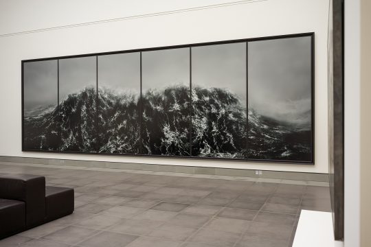 Großformatiges Werk des Künstlers