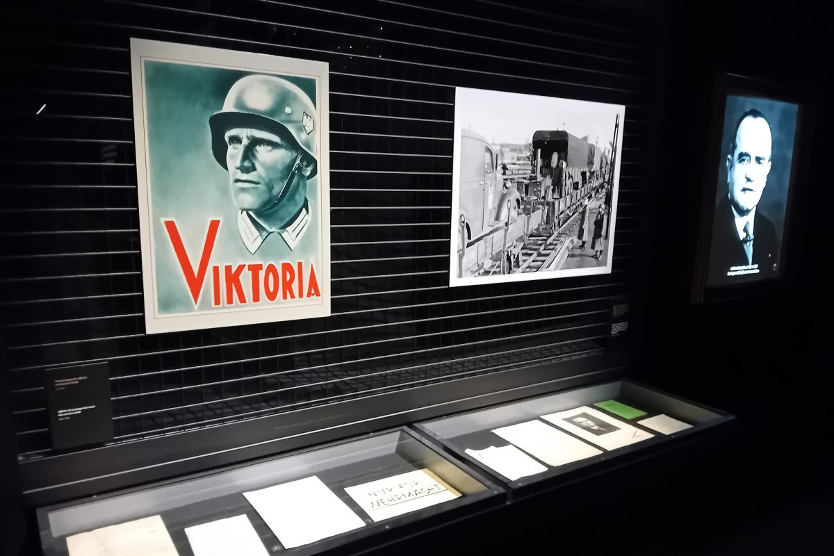 Tafeln und Bilder aus dem Zweiten Weltkrieg