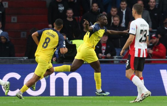 Promise David verwandelt den Foulelfmeter zur 1:0-Führung