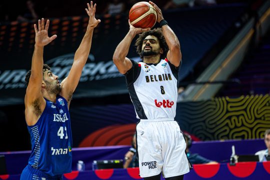 Belgiens Basketball-Spieler Jean-Marc Mwema beim Spiel der Belgian Lions gegen Israel