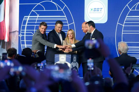 Erster Durchbruch im Brennerbasistunnel