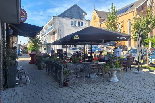 Terrasse am Café des Artistes in Kelmis