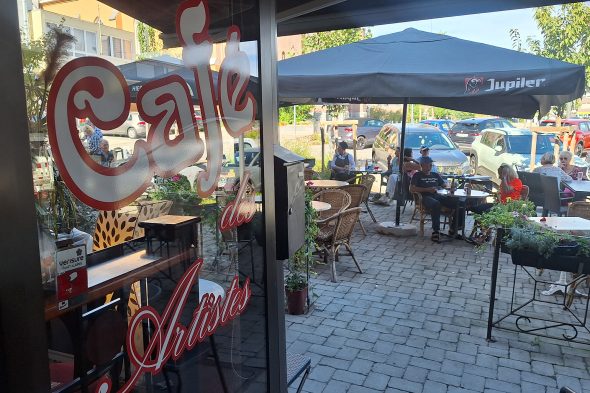 Terrasse am Café des Artistes in Kelmis