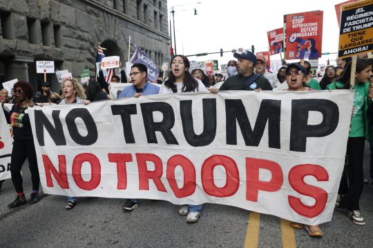Proteste gegen den Einsatz von Soldaten in Chicago am 6. September 2025 (Bild: Kamil Krzaczynski/AFP)