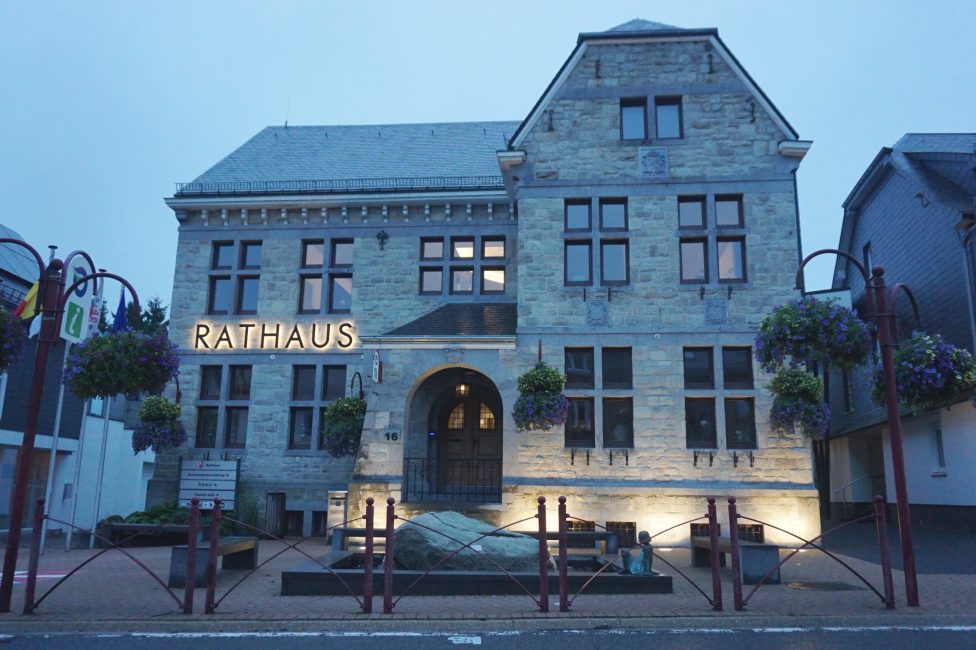 Gemeindehaus Büllingen (Bild: Stephan Pesch/BRF)