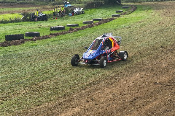 Eins der Autos der Familie Adams beim Autocross in Hombourg