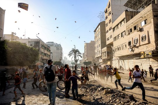 Abwurf von Flugblättern der israelischen Armee über Gaza-Stadt