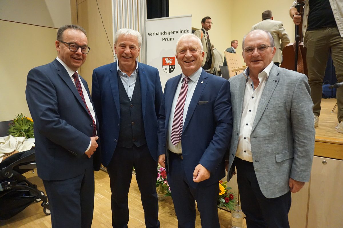 Büllingens Bürgermeister Rainer Stoffels, St. Viths Bürgermeister Werner Henkes, der Prümer Verbandsbürgermeister Aloysius Söhngen und der St. Vither Schöffe Leo Kreins