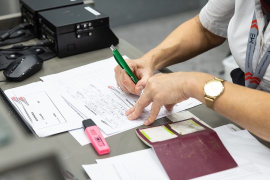 Derzeit muss der Check-In am Brüsseler Flughafen per Hand erledigt werden