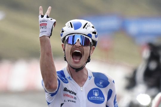 Jay Vine gewinnt die 10. Etappe der "Vuelta"