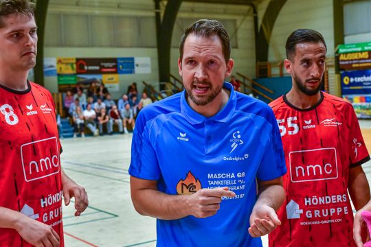 Bartosz Kedziora beim Spiel seines HC Eynatten-Raeren gegen Hubo Handbal