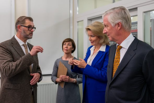 König Philippe und Königin Mathilde mit TV-Technik-Chef Jean-Marc Vanheren