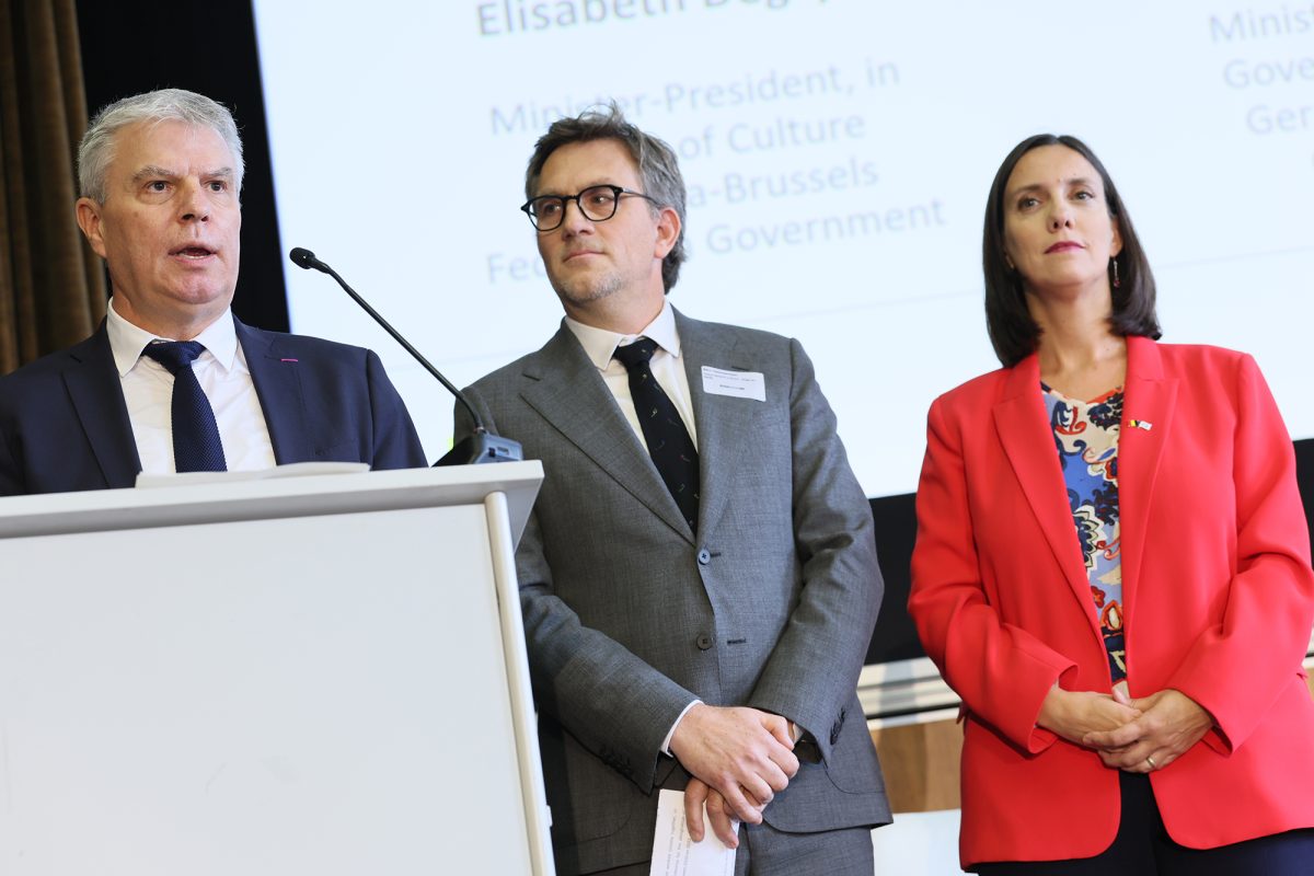 Die Kulturminister Gregor Freches, Bart Temmerman und Elisabeth Degryse bei der Bekanntgabe von Löwen als Kulturhauptstadt Europas 2030