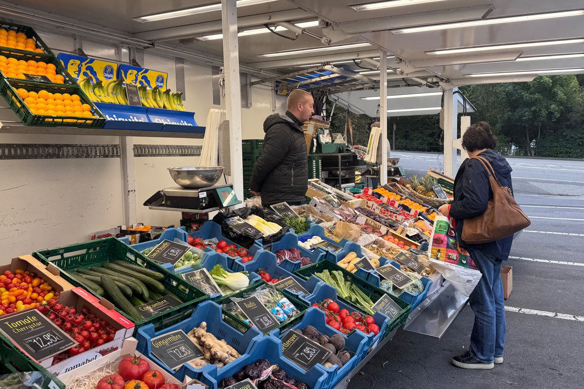 Gemüsestand beim Wochenmarkt in der Eupener Unterstadt