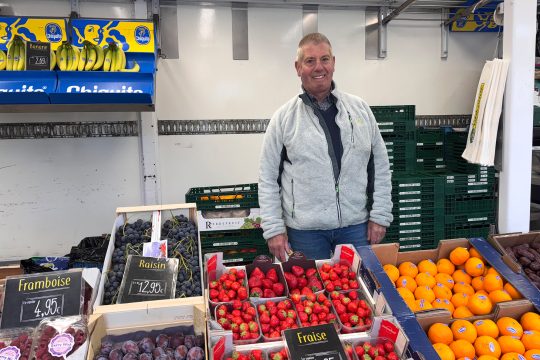 Patrick Jobkenne in seinem Gemüsestand