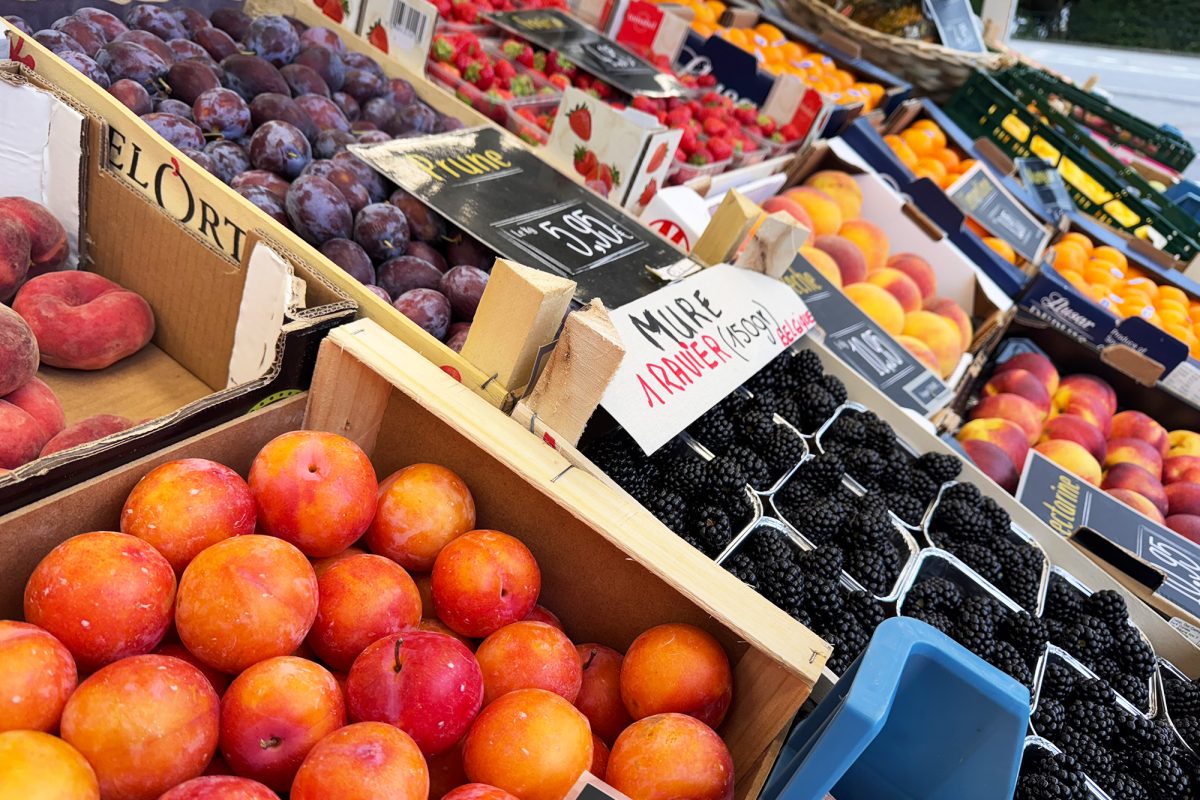 Gemüsestand beim Wochenmarkt in der Eupener Unterstadt