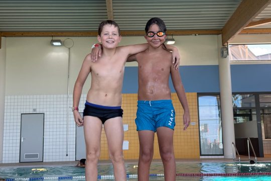 Mathis und Mohamed beim Tag der offenen Tür